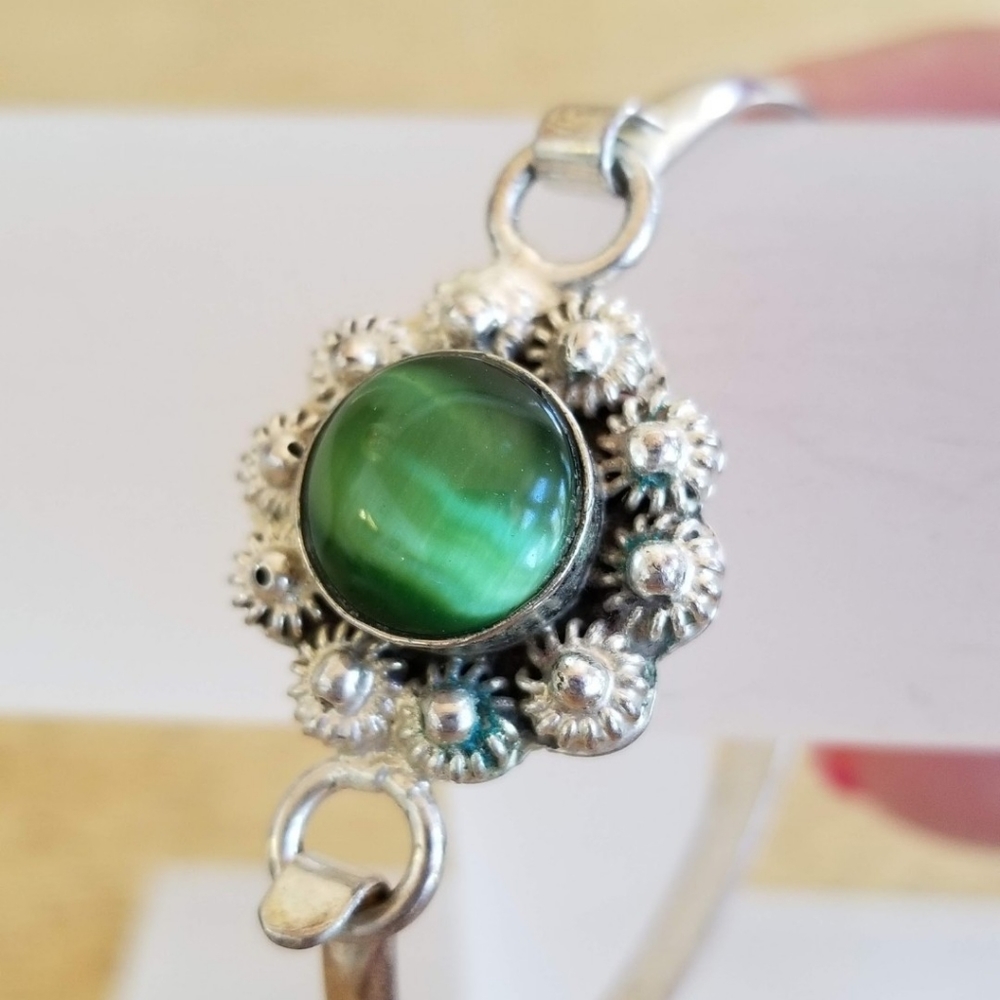Gorgeous Vintage Cat's eye Gemstone Bracelet